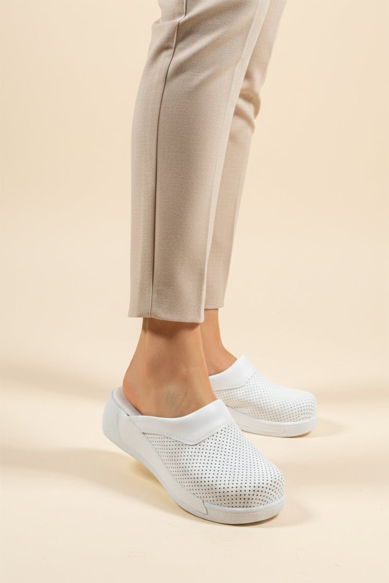Saboti medicinali ortopedici femei - Model confort Clasic alb